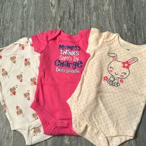 💜3/$15 Baby Onesie Bundle (3)